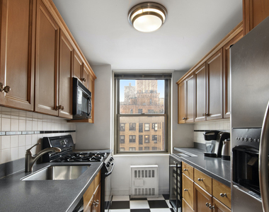 301 East 79th Street - Photo Thumbnail 2