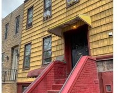 304 Humboldt St - Photo Thumbnail 0