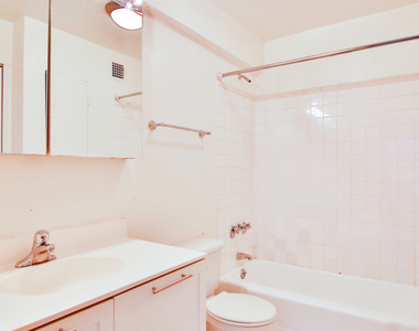 236 East 36th Street - Photo Thumbnail 4