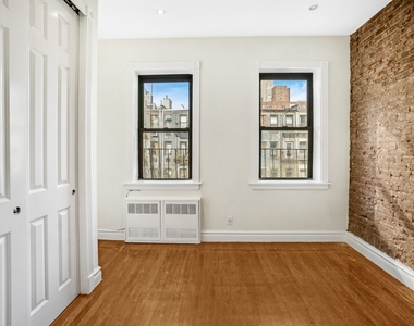 419 East 82nd Street - Photo Thumbnail 2