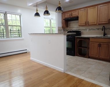 334 Saratoga Avenue - Photo Thumbnail 8