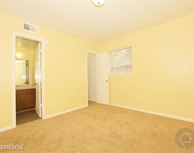 1521 Sherwood Forest St - Photo Thumbnail 7