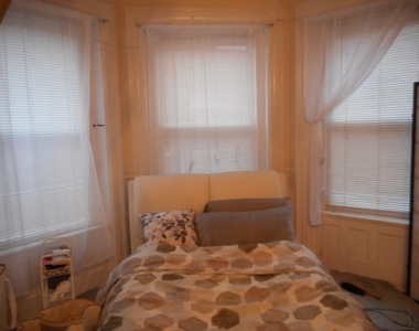 875 Beacon St - Photo Thumbnail 9