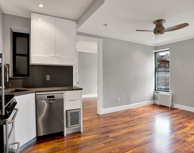 Lexington Avenue and East 101st Street - Photo Thumbnail 1