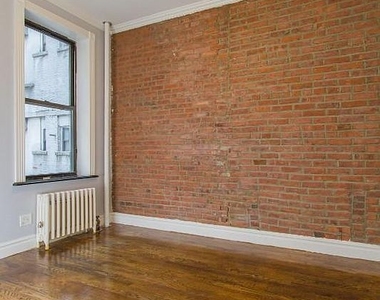 Clinton Street at Rivington Street - Photo Thumbnail 3