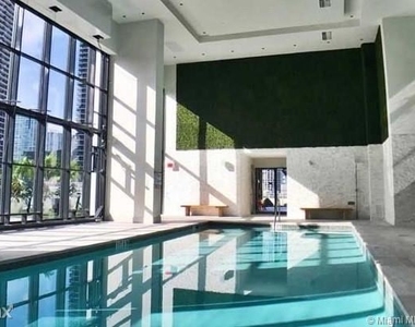 1010 Brickell Ave - Photo Thumbnail 2