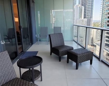 1010 Brickell Ave - Photo Thumbnail 5