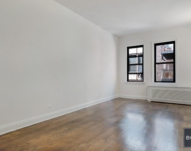 235 West 22nd Street - Photo Thumbnail 2