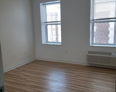 241 S 49th St 321 - Photo Thumbnail 1