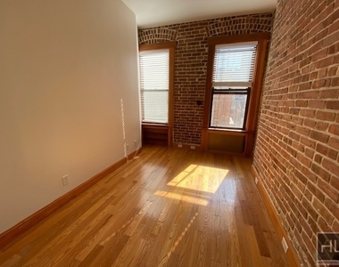 324 East 52 Street - Photo Thumbnail 6