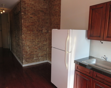 1047 Bedford Ave - Photo Thumbnail 2