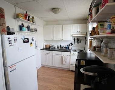 275 Kelton St - Photo Thumbnail 4