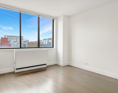 210 East 32nd Street - Photo Thumbnail 2