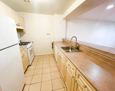 67-25 Exeter Street - Photo Thumbnail 2
