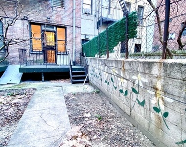 East 81st Street - Photo Thumbnail 7