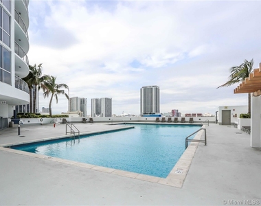 1750 N Bayshore Dr - Photo Thumbnail 19