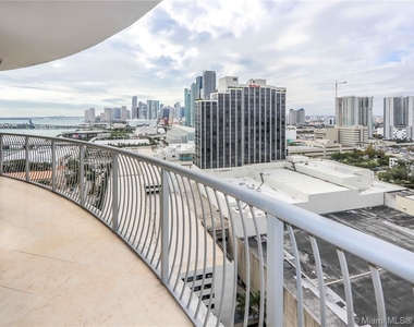 1750 N Bayshore Dr - Photo Thumbnail 14