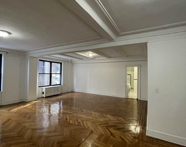 200 West 58th Street - Photo Thumbnail 8