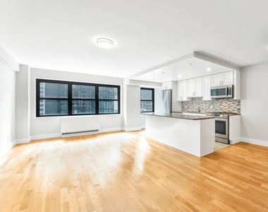 303 East 47th Street - Photo Thumbnail 3