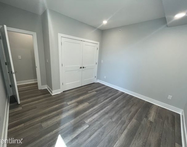 2206 Ridge Ave 3 - Photo Thumbnail 4