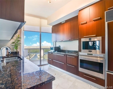 15901 Collins Ave - Photo Thumbnail 1