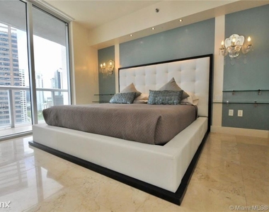 485 Brickell Ave - Photo Thumbnail 4