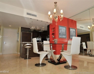 485 Brickell Ave - Photo Thumbnail 16