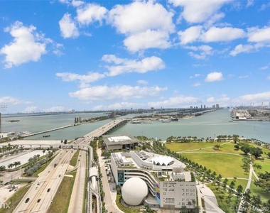 1100 Biscayne Blvd - Photo Thumbnail 3