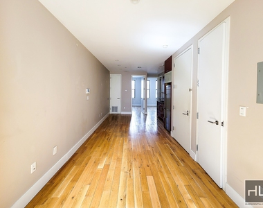 1020 Park Place - Photo Thumbnail 2