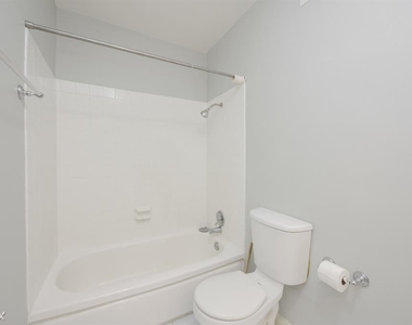 4487 Colbath Ave Apt 208 - Photo Thumbnail 8