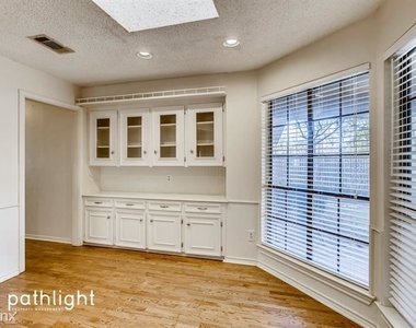 1417 Carriage Ln - Photo Thumbnail 5