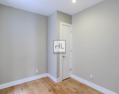 871 Hart Street - Photo Thumbnail 8