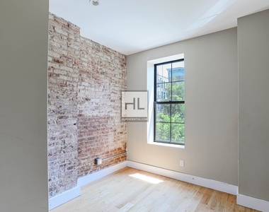 871 Hart Street - Photo Thumbnail 7