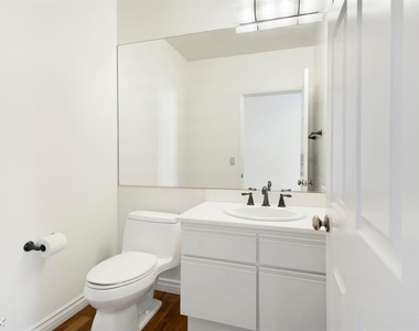 11636 Montana Ave Apt 210 - Photo Thumbnail 2