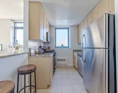 271 West 48th Street - Photo Thumbnail 5