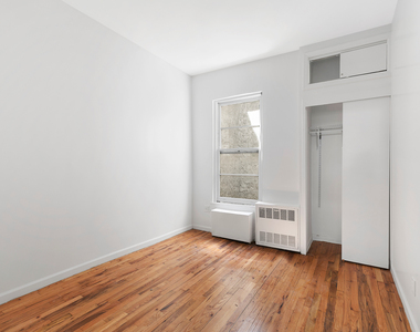 320 West 22nd Street - Photo Thumbnail 2