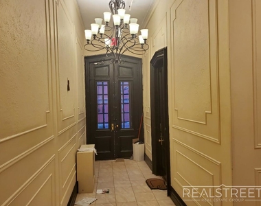 109 Joralemon Street - Photo Thumbnail 3