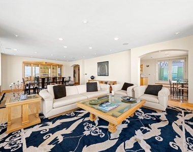 1550 North Lake Shore Drive - Photo Thumbnail 5