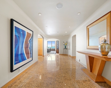 1550 North Lake Shore Drive - Photo Thumbnail 7