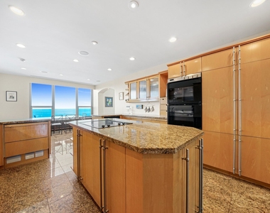 1550 North Lake Shore Drive - Photo Thumbnail 44