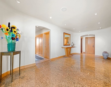 1550 North Lake Shore Drive - Photo Thumbnail 9