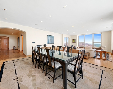 1550 North Lake Shore Drive - Photo Thumbnail 18