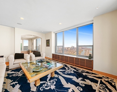 1550 North Lake Shore Drive - Photo Thumbnail 15