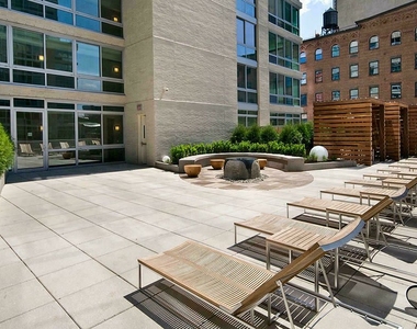 505 West 37th Street - Photo Thumbnail 4