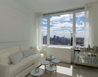 160 West 62nd Street - Photo Thumbnail 3