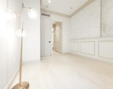 132 East 61st Street - Photo Thumbnail 8