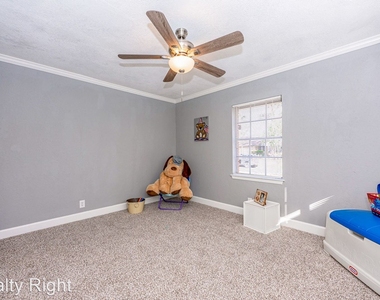 2414 Dewberry Ln - Photo Thumbnail 21