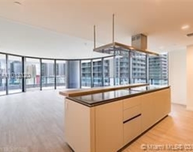 1000 Brickell Plz Unit 2600 - Photo Thumbnail 3