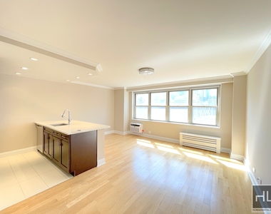 310 Greenwich Street - Photo Thumbnail 2