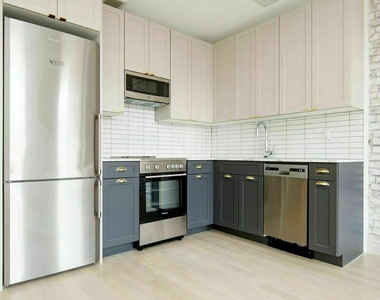 E 10th St - NO FEE - Luxury Amenities - Photo Thumbnail 0